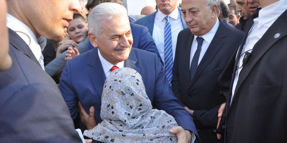T.C. Başbakanı Binali Yıldırım, Batı Trakya Türkleri ile kucaklaştı