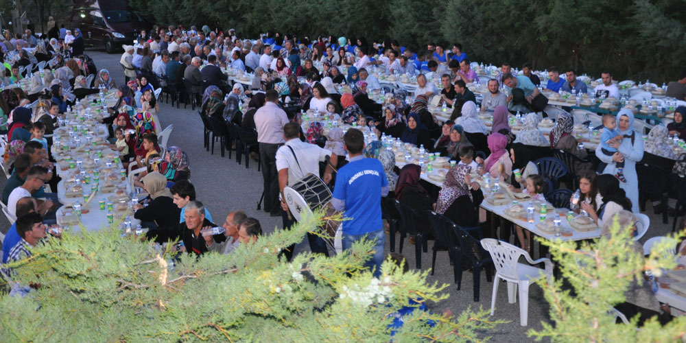 Dündarlı köyünde Kadir Gecesi iftarla karşılandı