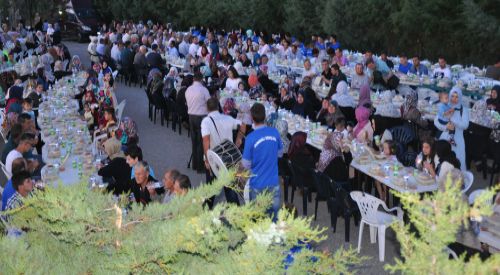 Dündarlı köyünde Kadir Gecesi iftarla karşılandı