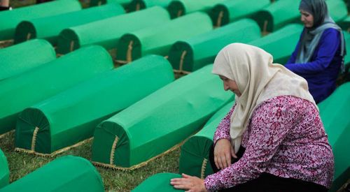 Srebrenitsalı savaş mağdurlarından Hollanda kararına tepki