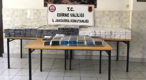 Türkiye'de, Yunanistan'dan getirilen binlerce kaçak cep telefonuna el kondu