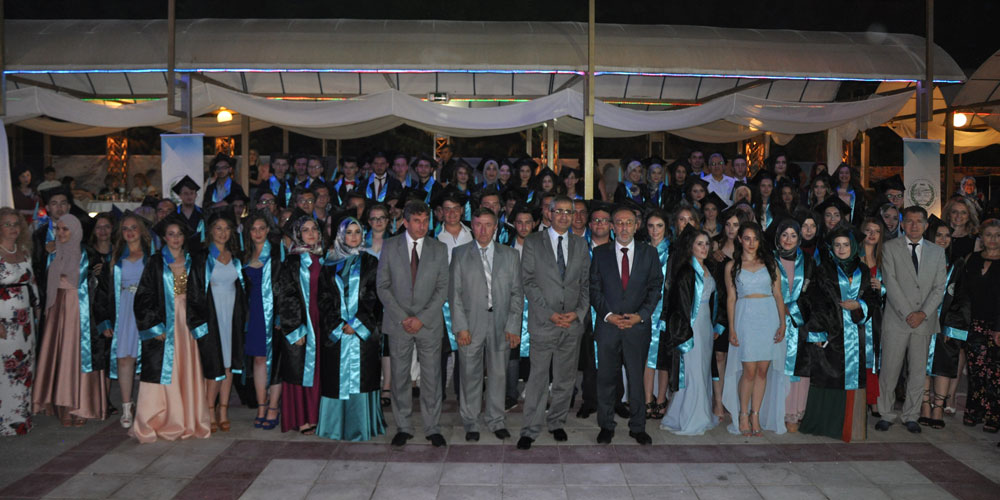 Celal Bayar Azınlık Lisesi öğrencilerinden muhteşem mezuniyet töreni