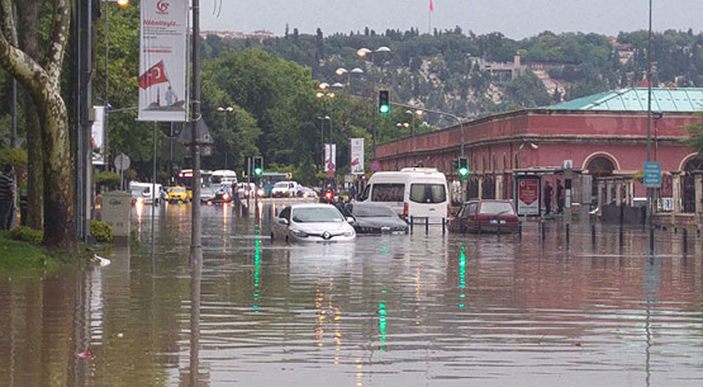 İstanbul sular altında: Metrekareye 250 kilogram yağış düştü