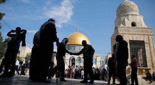 İsrail polisi Mescid-i Aksa'ya giren Filistinlilere müdahale etti