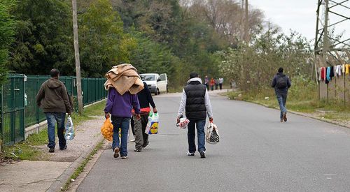 Fransa'da göçmenlere yardım eden çiftçiye 4 ay hapis