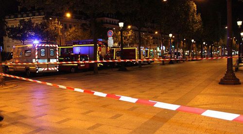 Arabasıyla pizzacıya girdi: 1 ölü, 12 yaralı