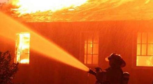 Yangın soydaşın evini kullanılamaz hale getirdi