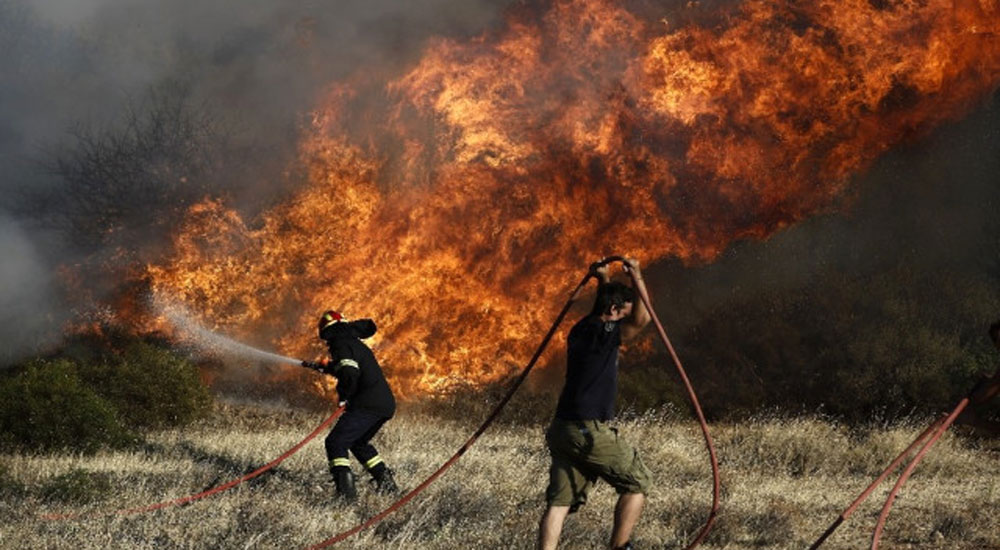 Yunanistan yanmaya devam ediyor