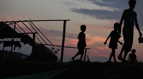 'Arakan'da cesetleri yakarak yok ediyorlar'