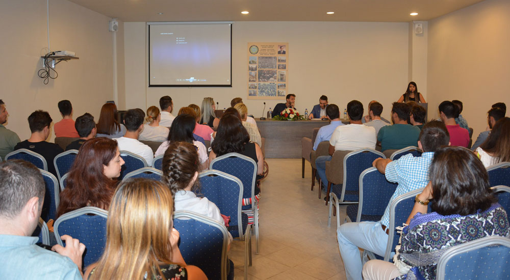 DEB Partisi gençliğinden "Sosyal Medyada Sanal İnsanlar" konulu söyleşi