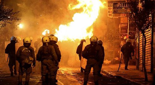 Atina'da ırkçılık karşıtı yürüyüşte sokaklar karıştı