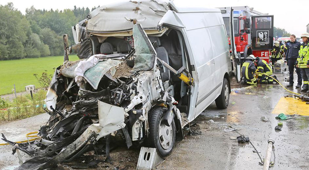 Almanya'daki trafik kazasında iki soydaşımızı kaybettik