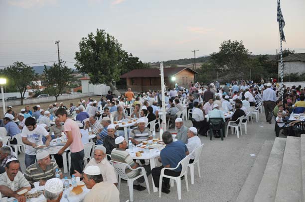 Büyük Derbent’de iftar yemeği birlik beraberliği güçlendirdi