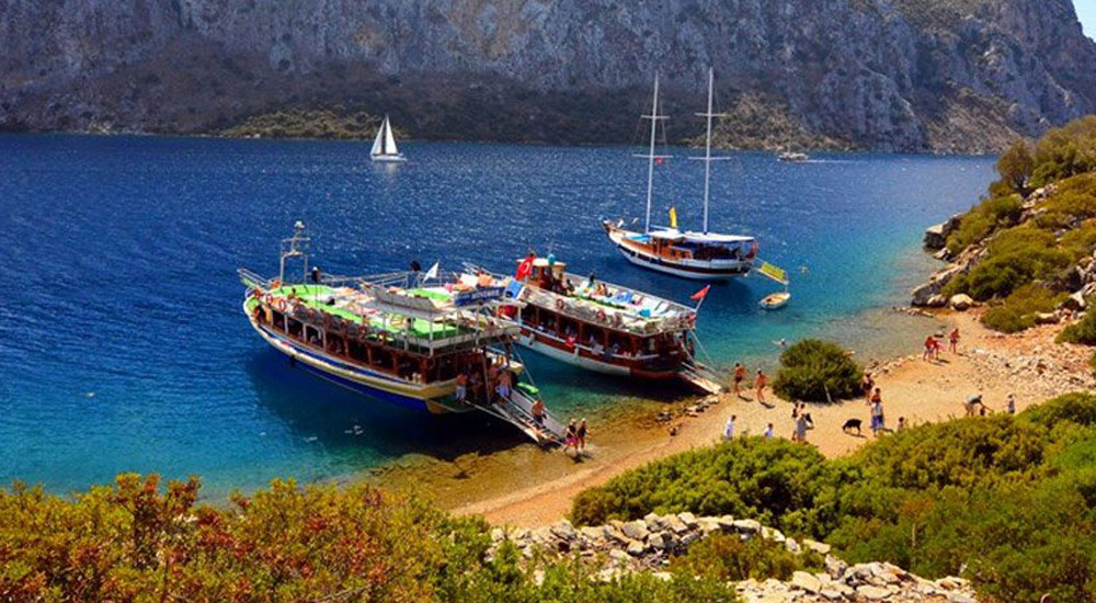 Türk bayraklı yolcu gemilerinin Yunan adalarına sefer yapması yasaklandı