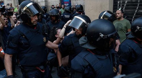 Katalonya'daki referandum müdahalesinde 337 kişi yaralandı