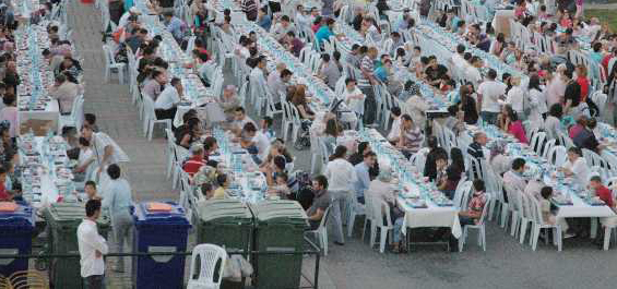 Alankuyulu Soydaşlar İftara Hazırlanıyor