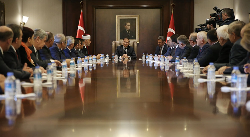 T.C. Başbakan Yardımcısı Hakan Çavuşoğlu, Batı Trakya Türk Azınlığı DK heyetini kabul etti