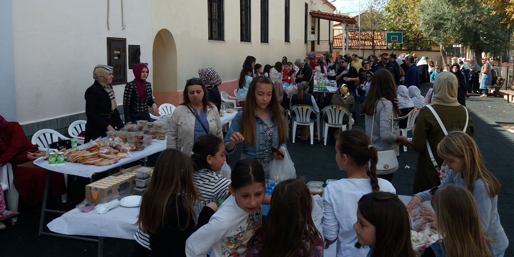 Kırmahalle Azınlık İlkokulu’nda kermes düzenlendi