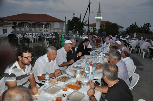 Başkonsolos ve Seçilmiş Müftüler Demirören halkıyla buluştu