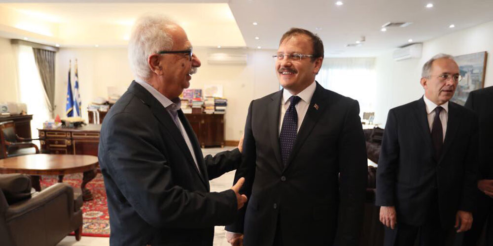 T.C. Başbakan Yardımcısı Hakan Çavuşoğlu Eğitim Bakanı Kostantinos Gavroğlu ile görüştü