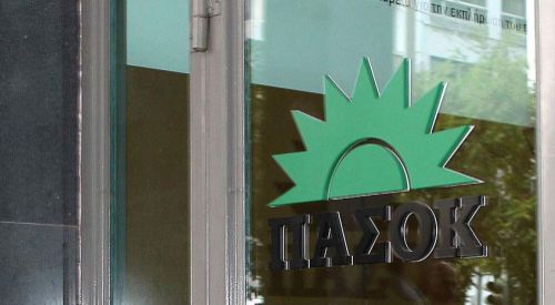 PASOK'a silahlı saldırı düzenlendi