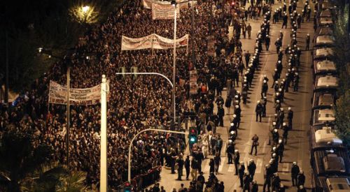 Atina'da binler yürüdü, olaylar çıktı