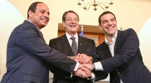 Güney Kıbrıs'ta diktatör ile üçlü zirve