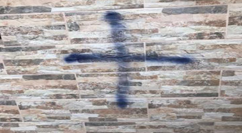 `Σταυροφορία` φανατικών σε σπίτια μειονοτικών