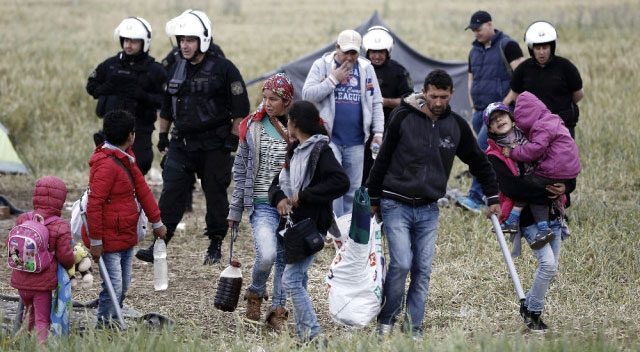 Yunanistan'a kaçan sığınmacılar dövülerek Türkiye'ye gönderiliyor