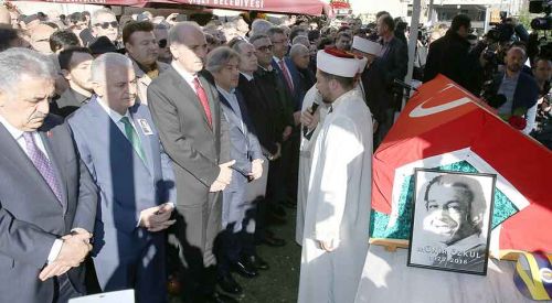 Münir Özkul son yolculuğuna uğurlandı