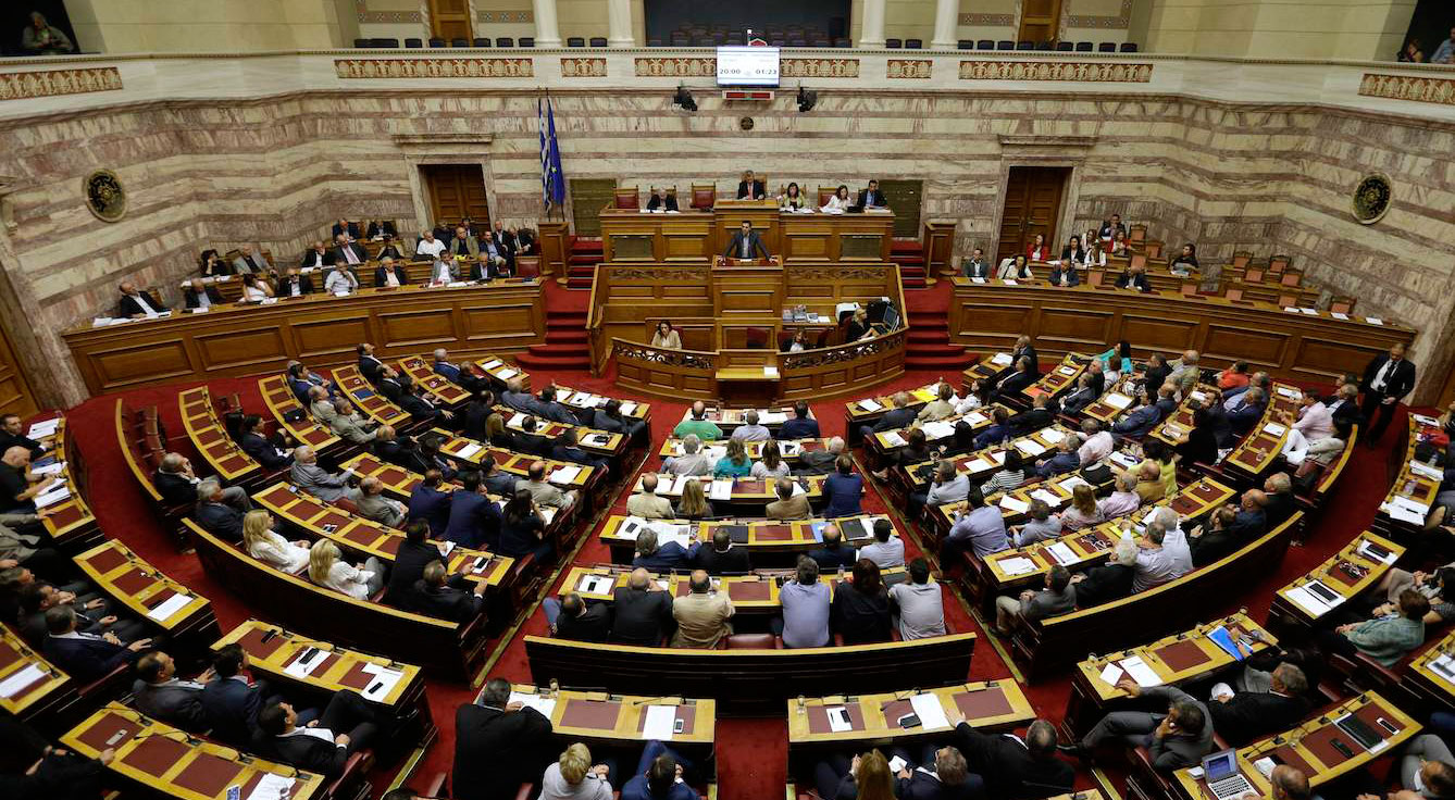 Batı Trakya Türklerinin 'özel hukuk'unu zedeleyen yasal düzenleme parlamentoda onaylandı