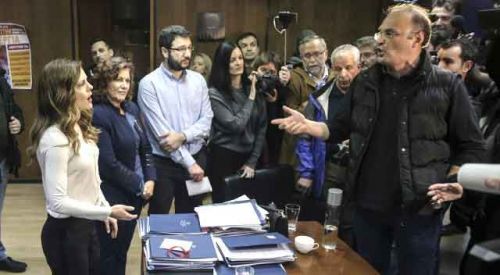 Çalışma Bakanlığını işgal edip, Bakan'ın odasını bastılar