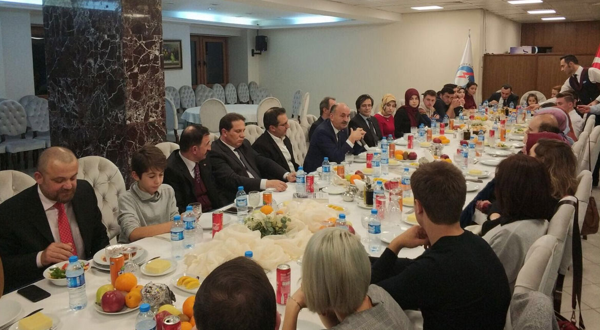 Ankara'daki Batı Trakyalı Öğrenciler Müezzinoğlu ile bir araya geldiler