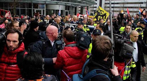 Irkçı liderden İslam karşıtı gösteri