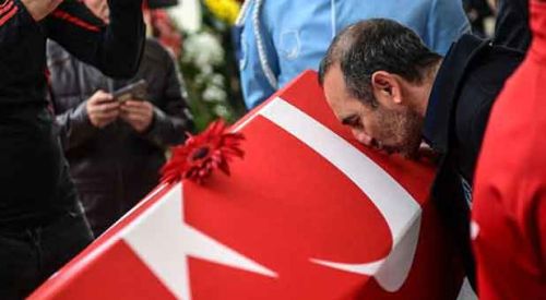Naim Süleymanoğlu'nun Türk bayraklı tabutunu öpen Leonidis görevden alındı