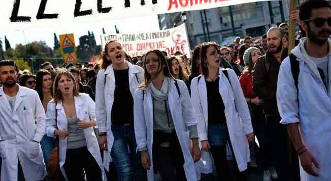 Sağlık çalışanları greve gitti