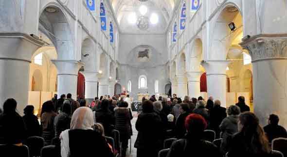 Rum Ortodoks cemaatine İzmir'de özel ayin imkanı