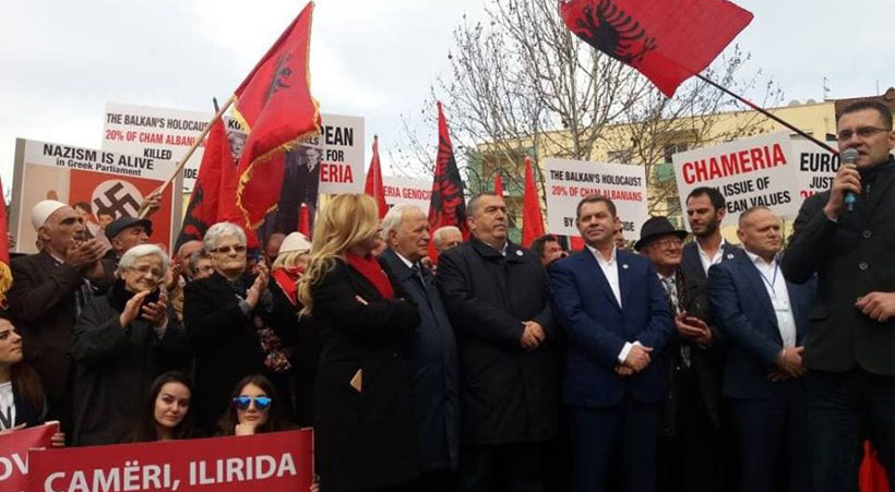Yunanistan'ın Tiran Büyükelçiliği önünde 'Çamerya' protestosu