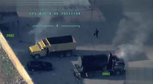 Teröristler Afrin'in birçok noktasında araç ve evleri ateşe veriyor