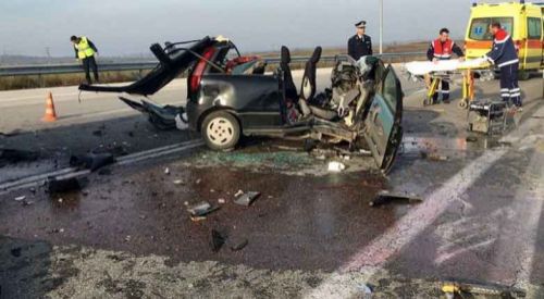 İskeçe'de polisten kaçan araç kaza yaptı: 2 Ölü