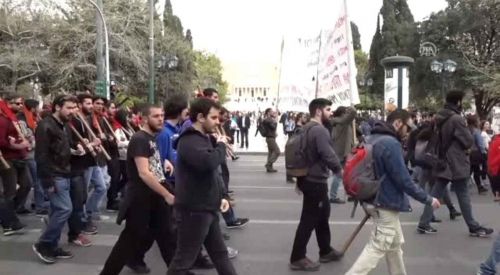 Atina'da eğitim sistemi protesto edildi