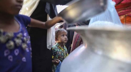 Myanmar, Arakanlı Müslümanlara yardım ulaşmasını engelliyor