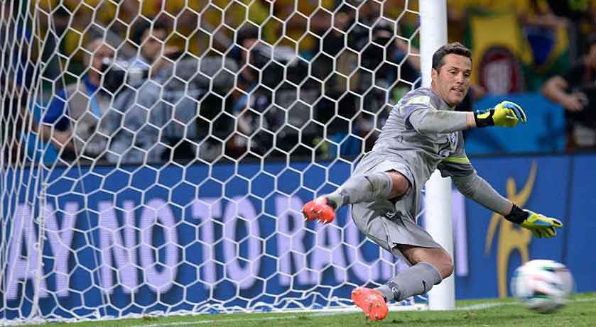 Julio Cesar futbolu bıraktı