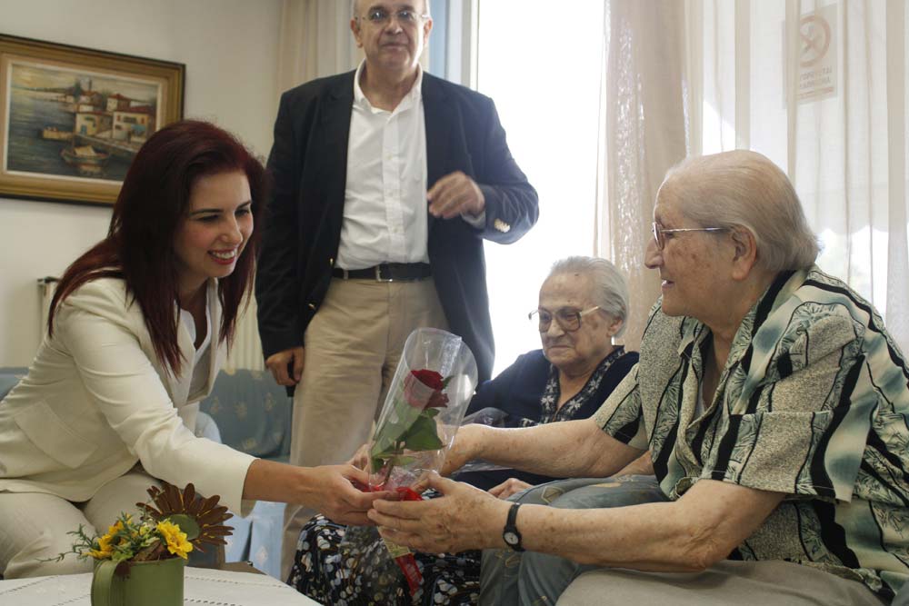 Atina-Pire Başkonsolosu Altuntaş’ın Huzurevi Ziyareti, Rumları Duygulandırdı